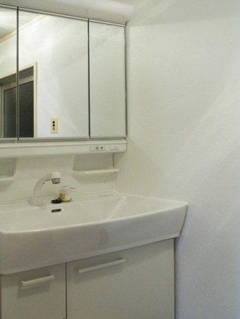 光が入りにくいリビングを明るくイメージチェンジ